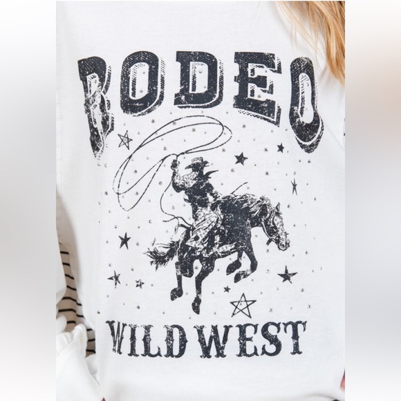 Knit Solid USA Graphic Top - Picture 5 of 5